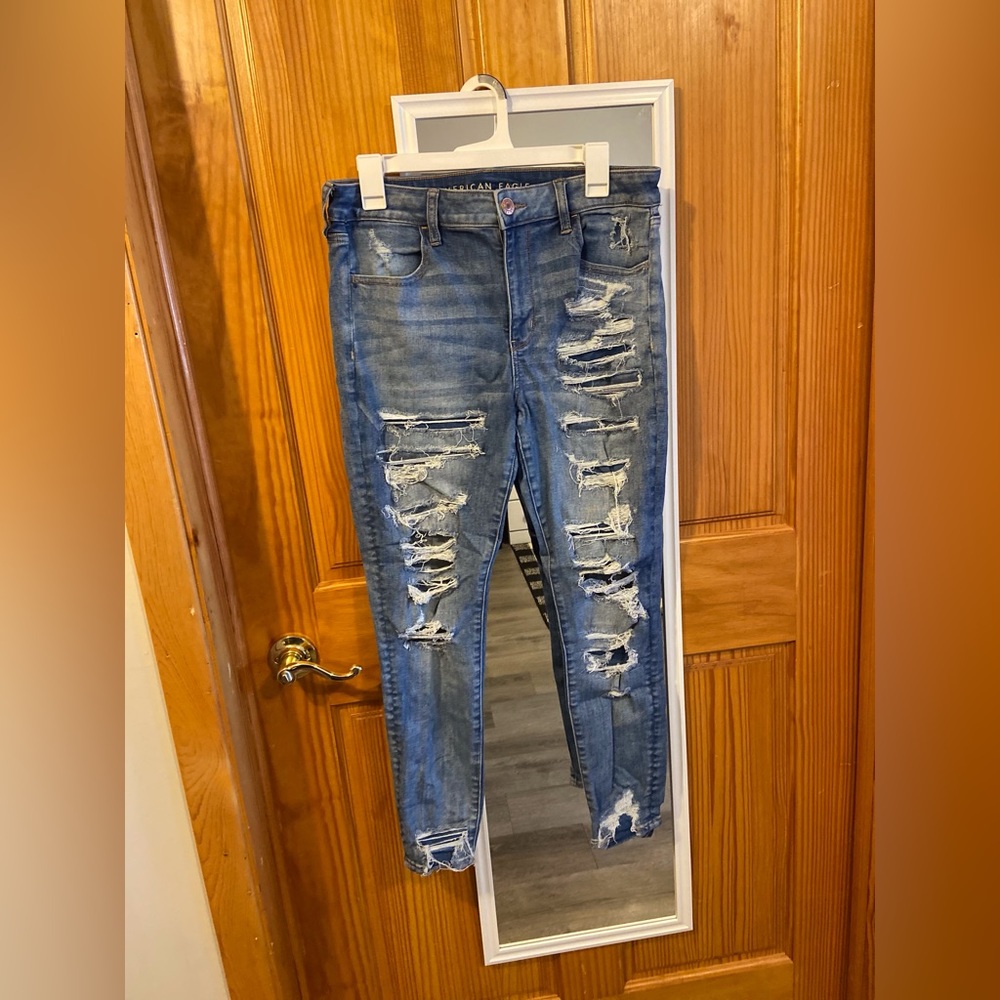 Never Worn American Eagle Ripped Jeans
